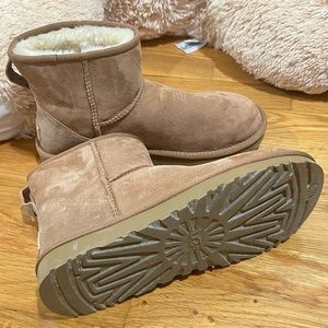 UGG chestnut classic mini regenerate boot , size US 8